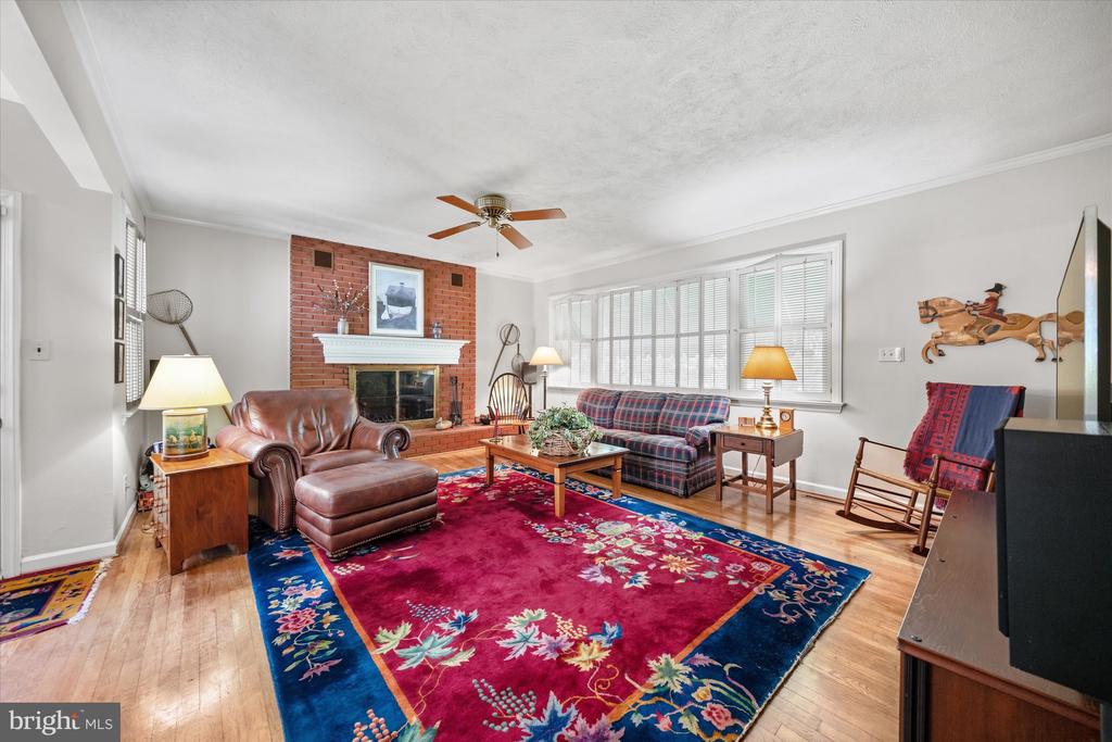607 LINDSEY ROAD