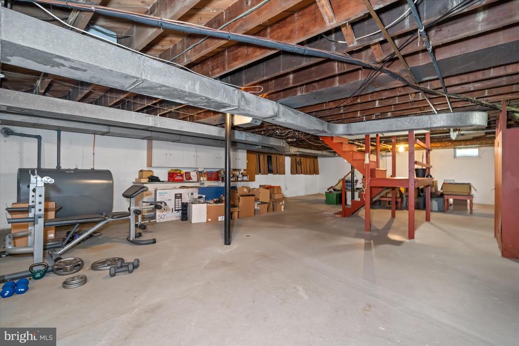 607 LINDSEY ROAD