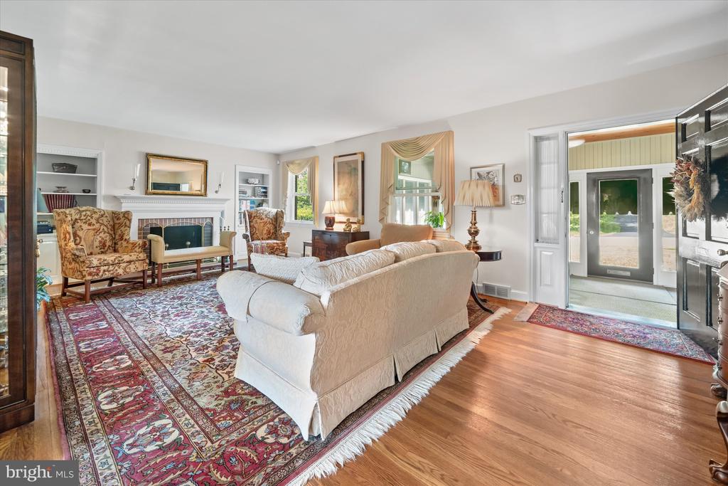 607 LINDSEY ROAD