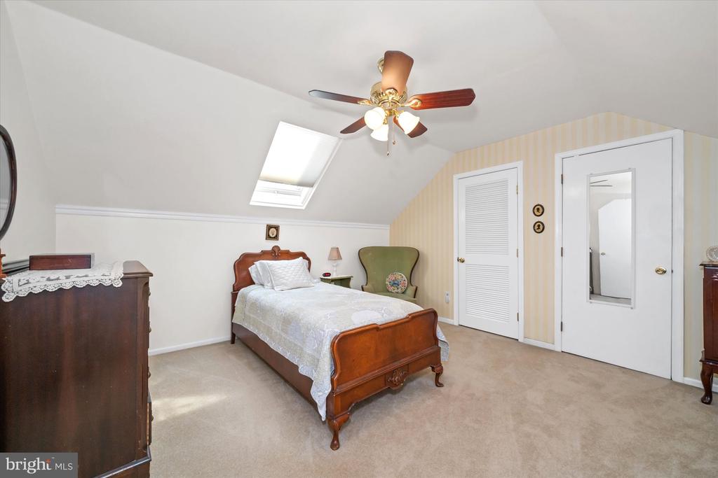 607 LINDSEY ROAD
