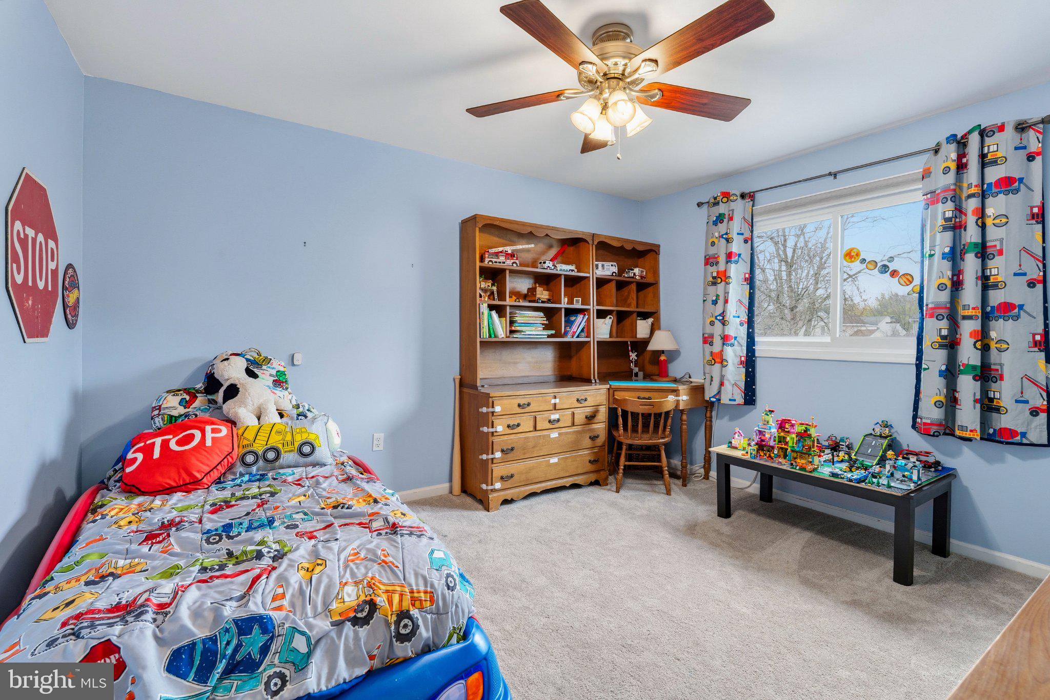 2 GREEN MEADOW COURT