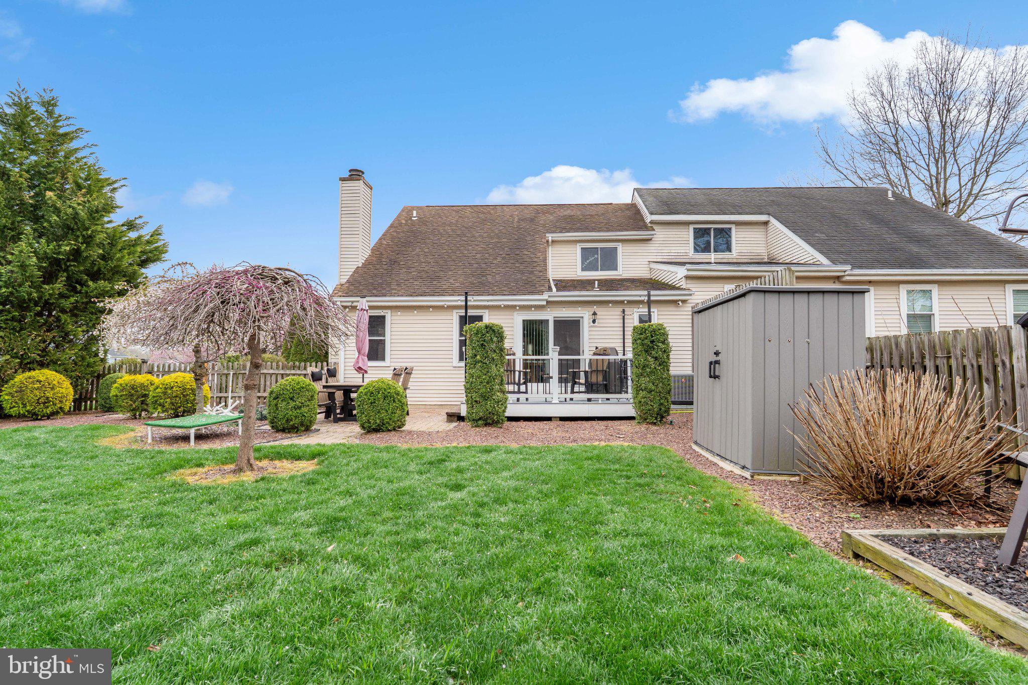 2 GREEN MEADOW COURT