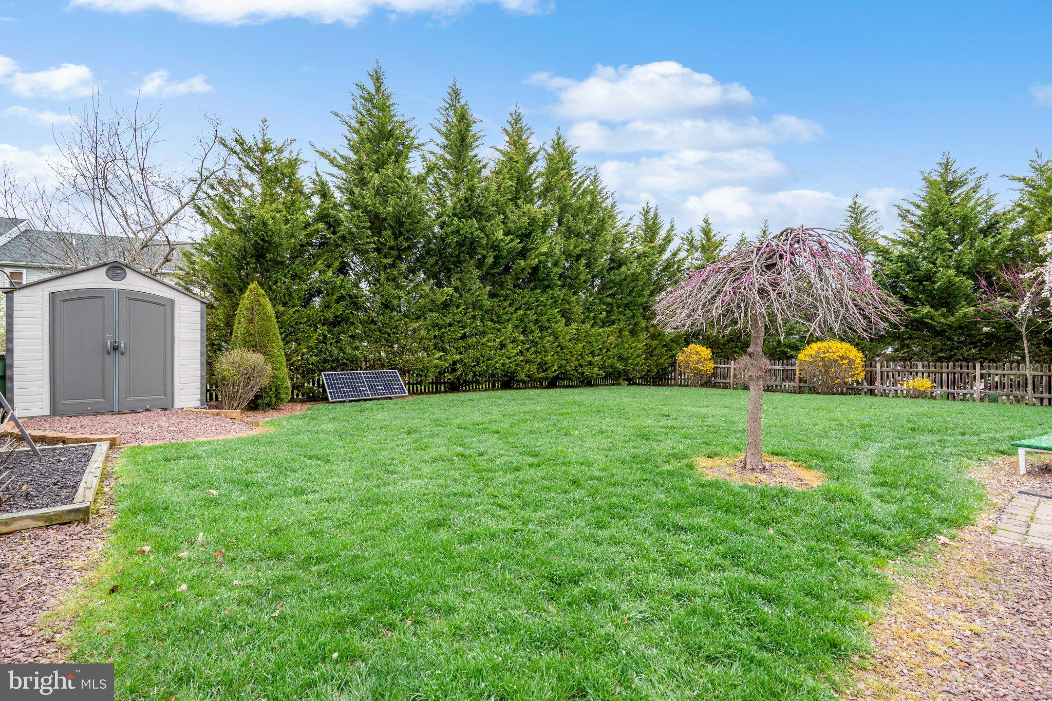 2 GREEN MEADOW COURT