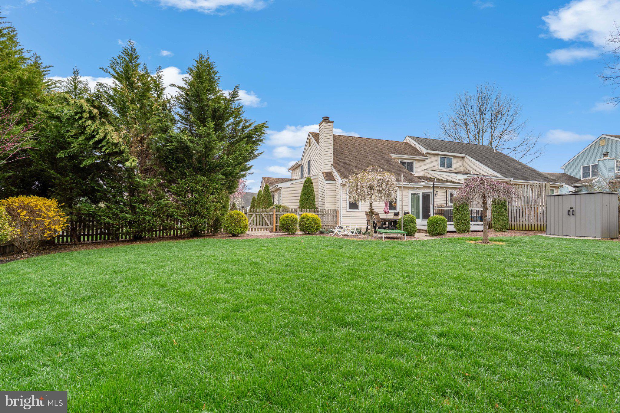 2 GREEN MEADOW COURT