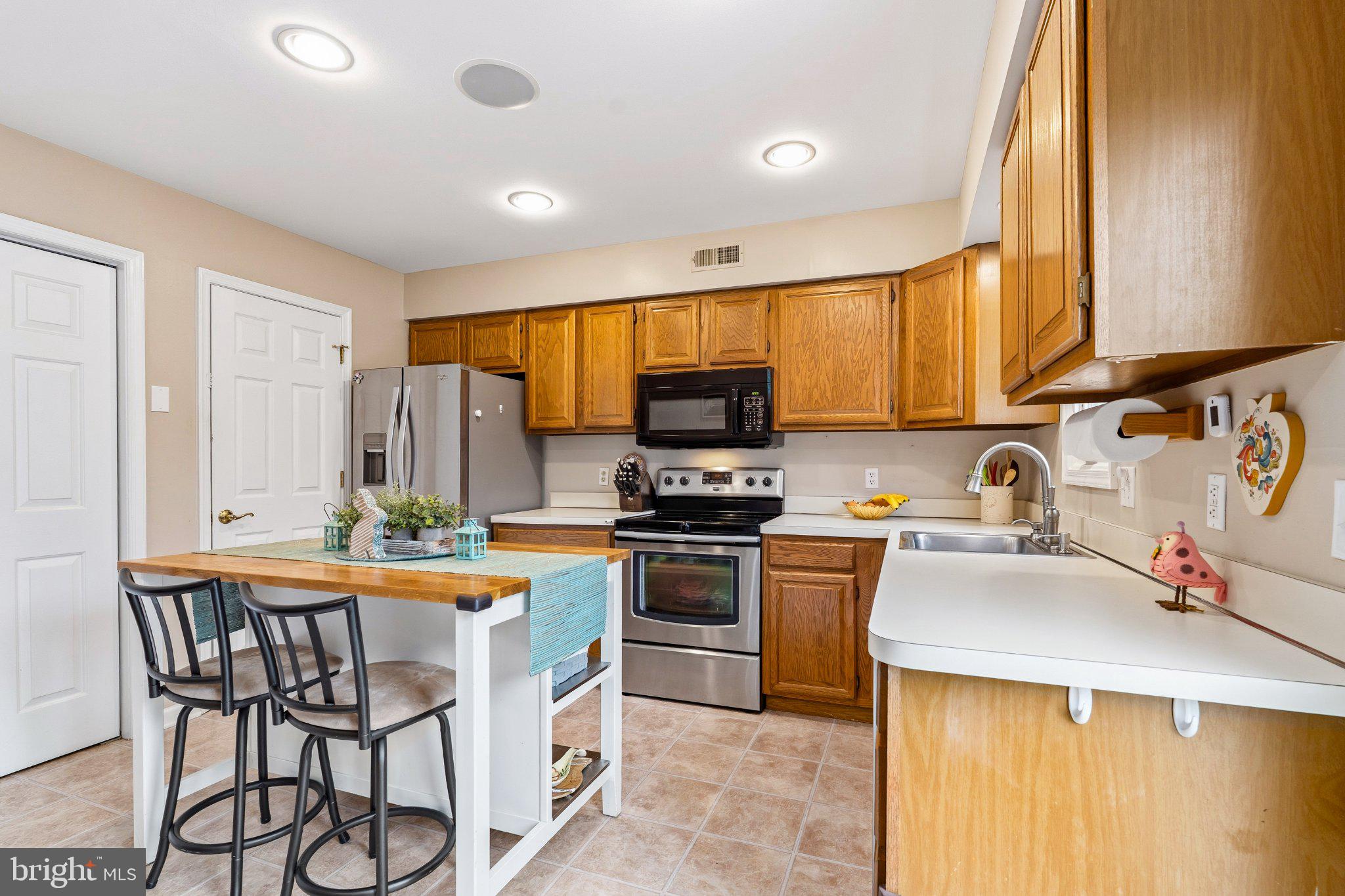 2 GREEN MEADOW COURT