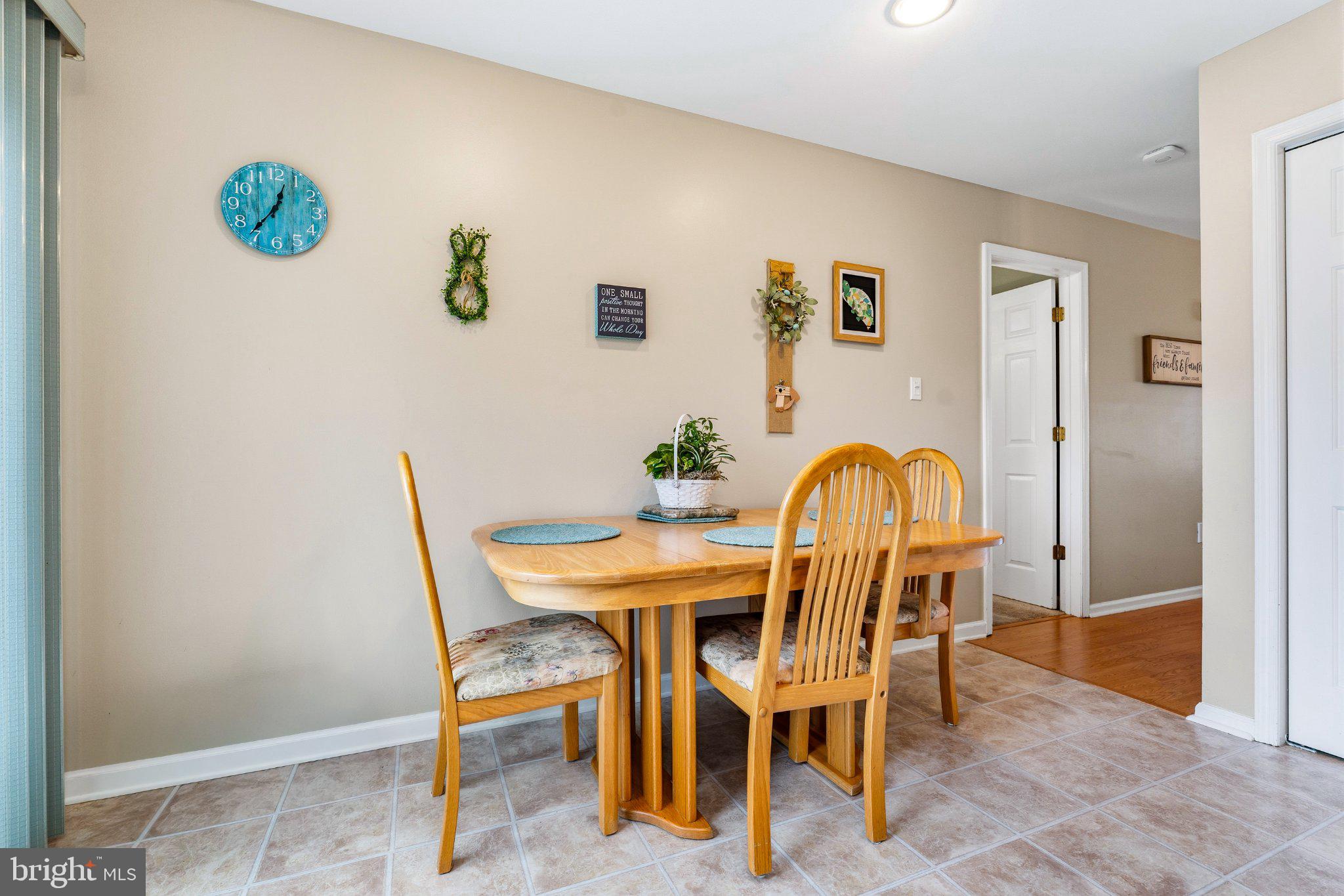 2 GREEN MEADOW COURT