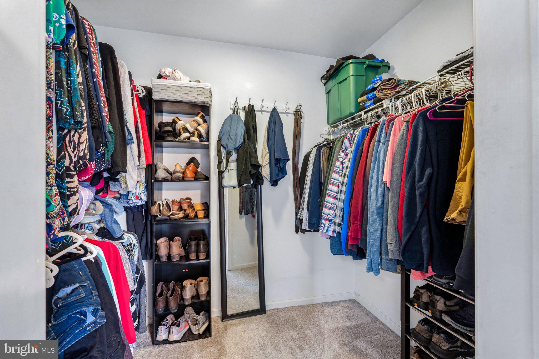 2 GREEN MEADOW COURT