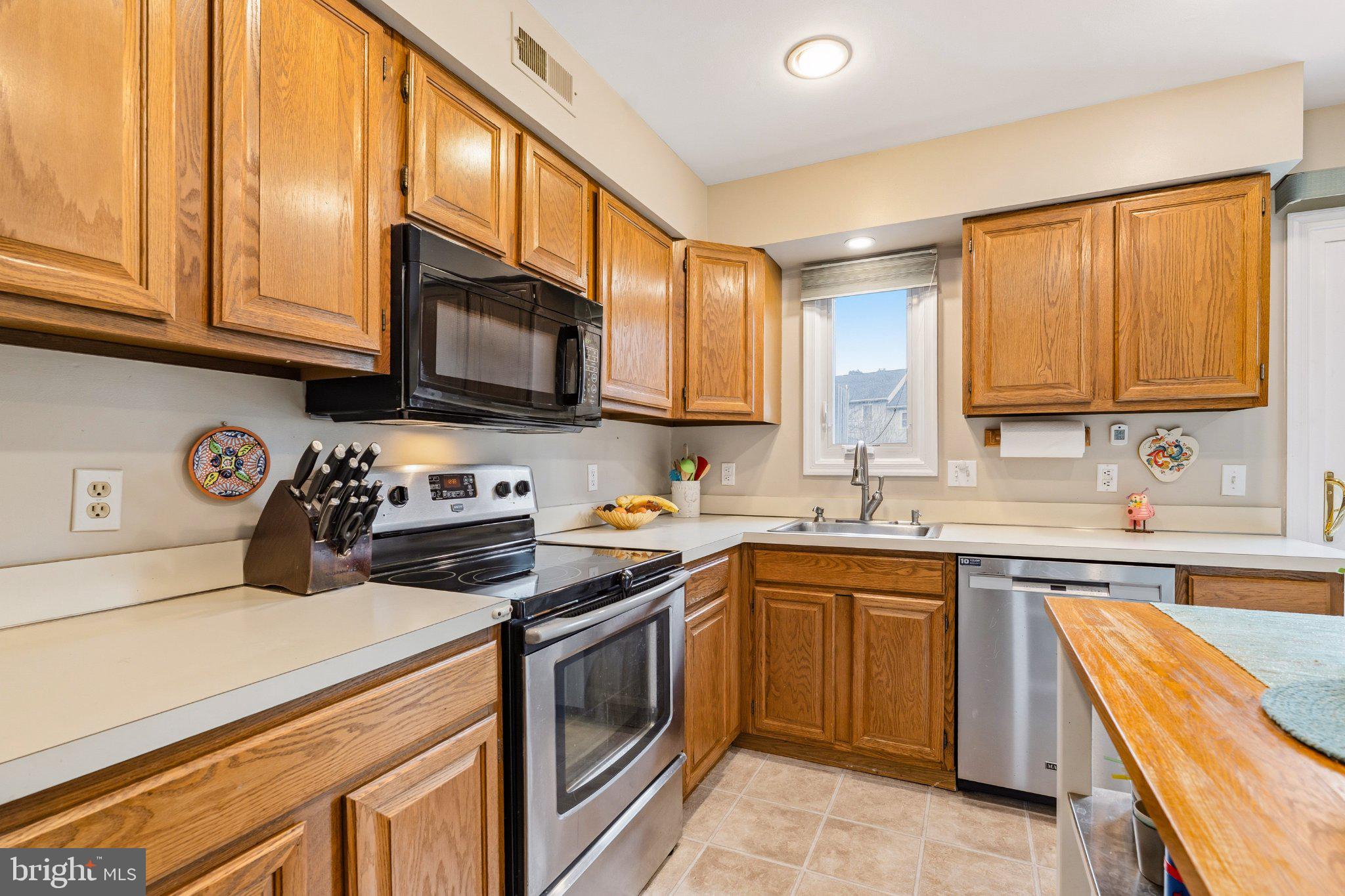 2 GREEN MEADOW COURT