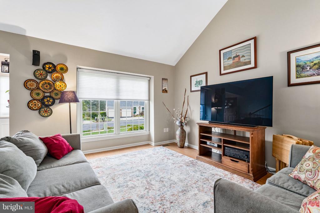 2 GREEN MEADOW COURT