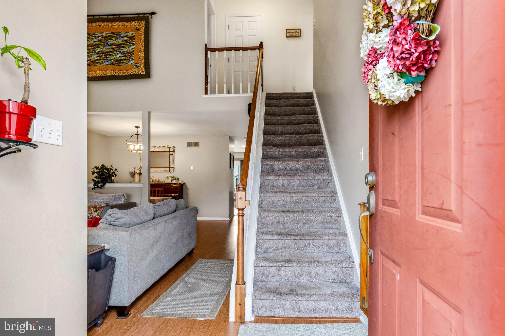 2 GREEN MEADOW COURT