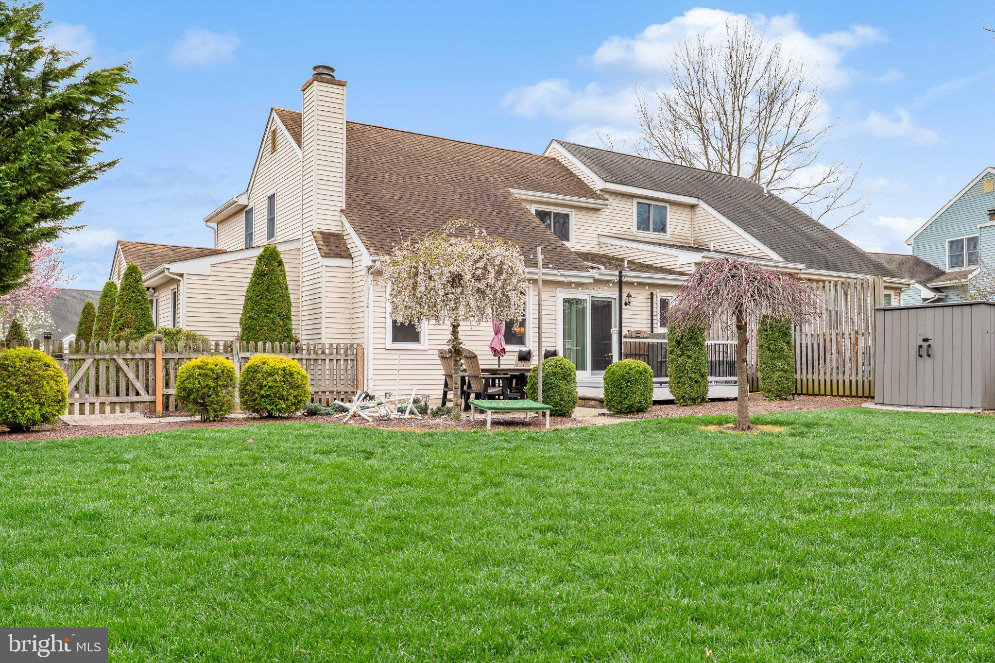 2 GREEN MEADOW COURT