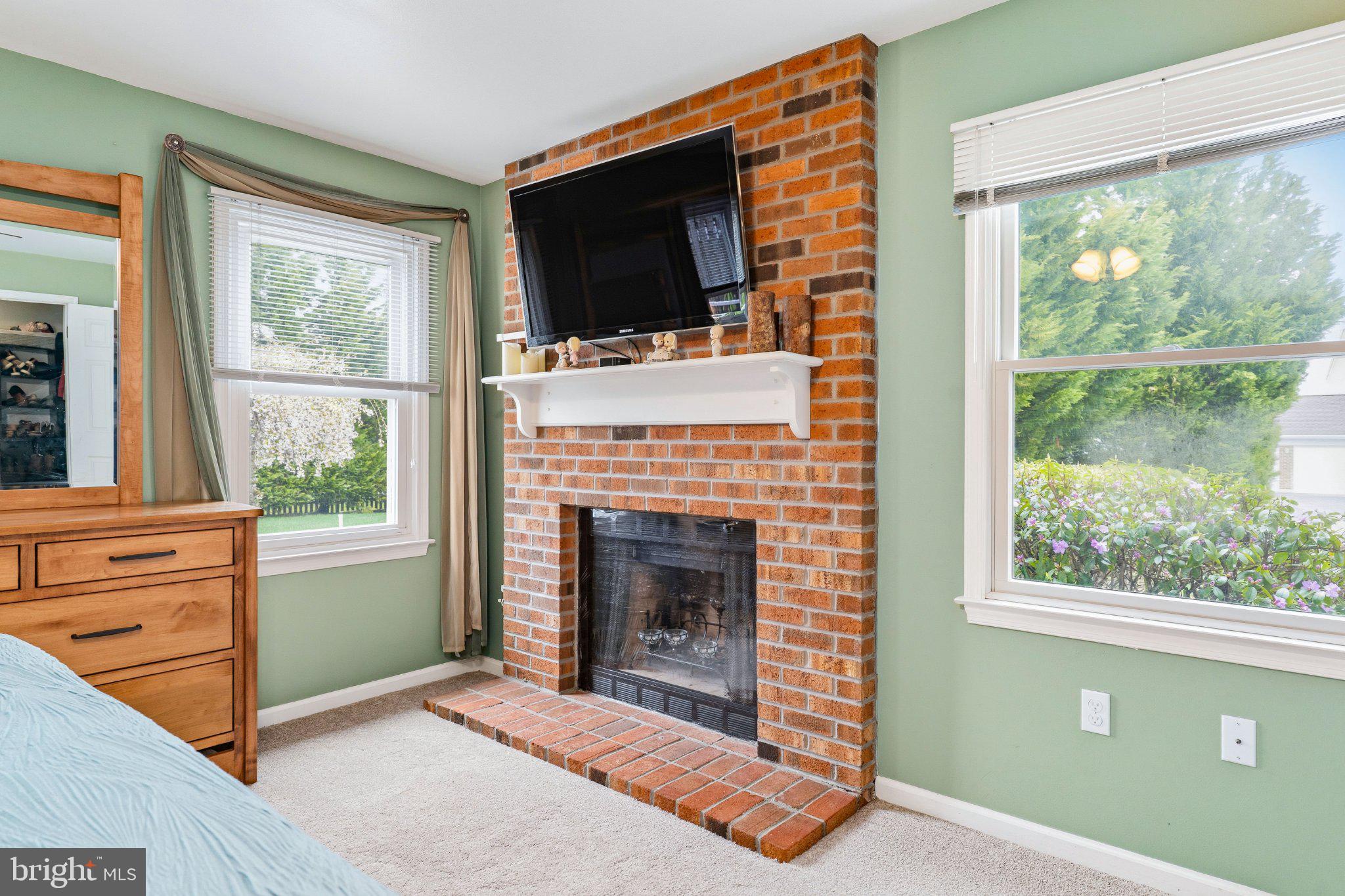 2 GREEN MEADOW COURT