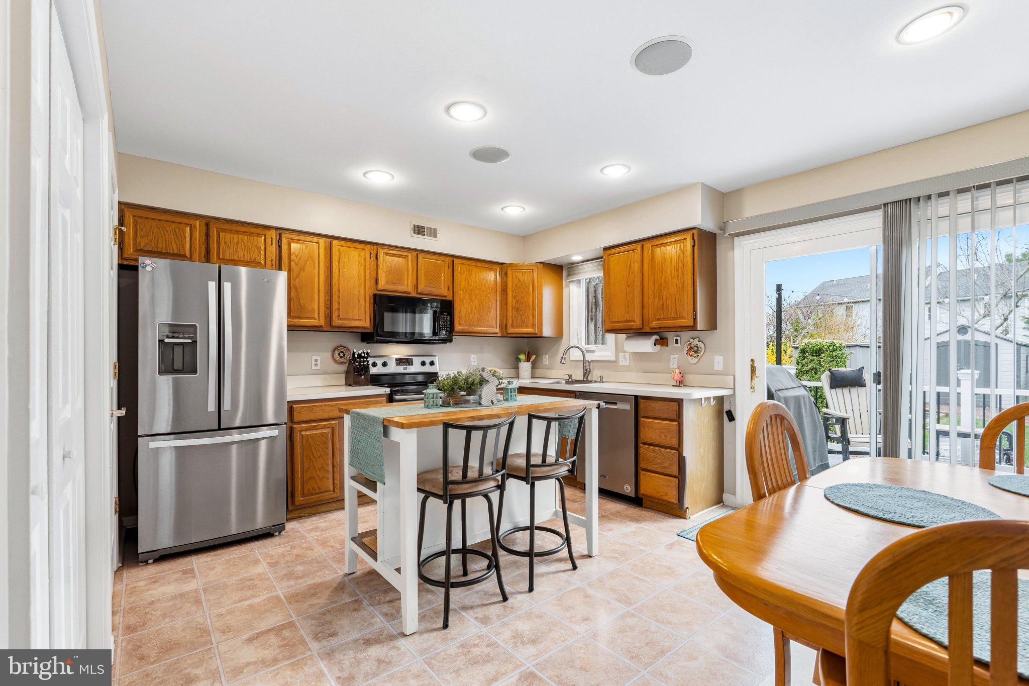 2 GREEN MEADOW COURT