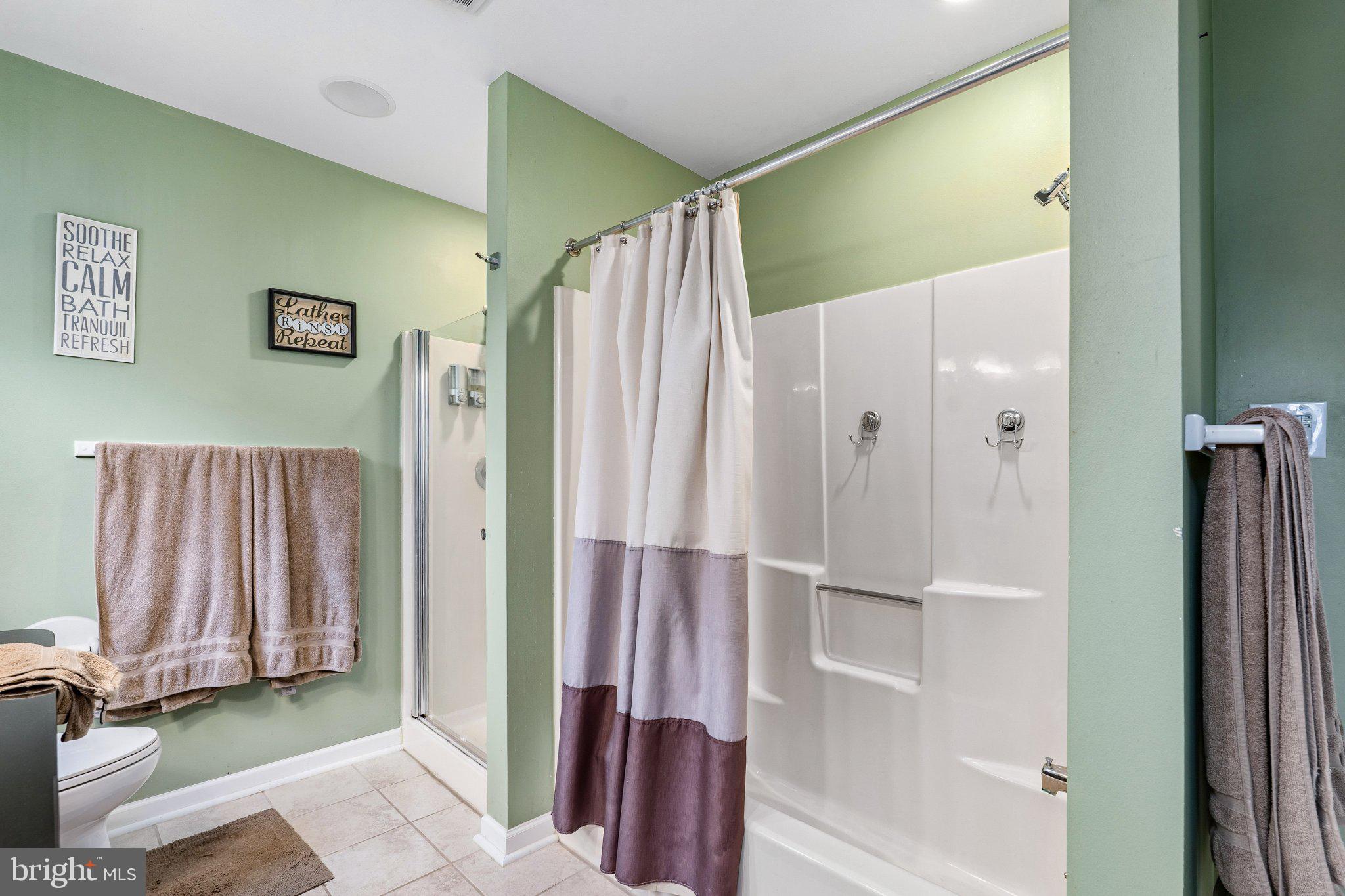 2 GREEN MEADOW COURT