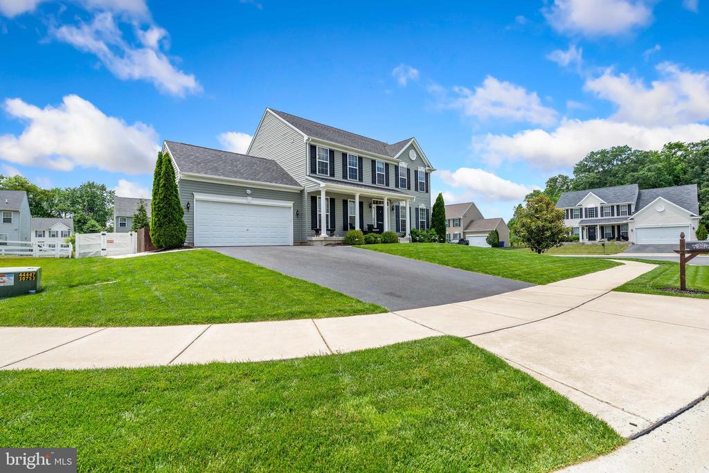 2 BARCUS COURT