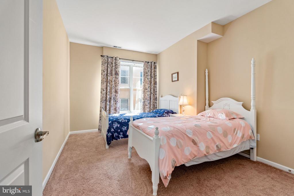 113 E MAIN STREET Unit: 207