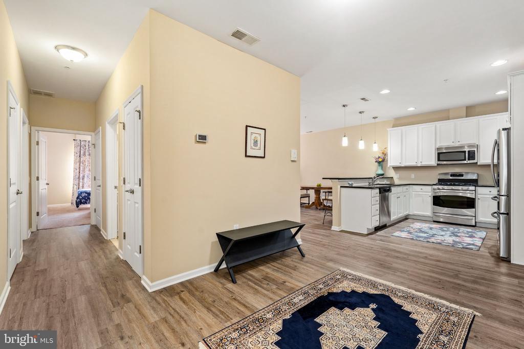 113 E MAIN STREET Unit: 207