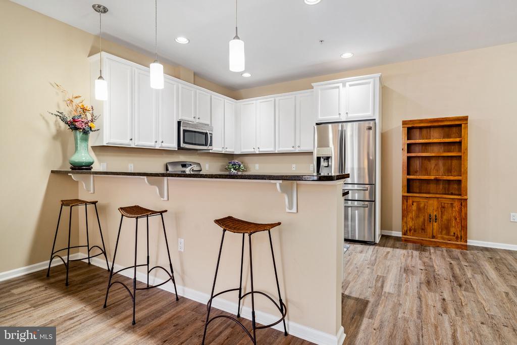 113 E MAIN STREET Unit: 207