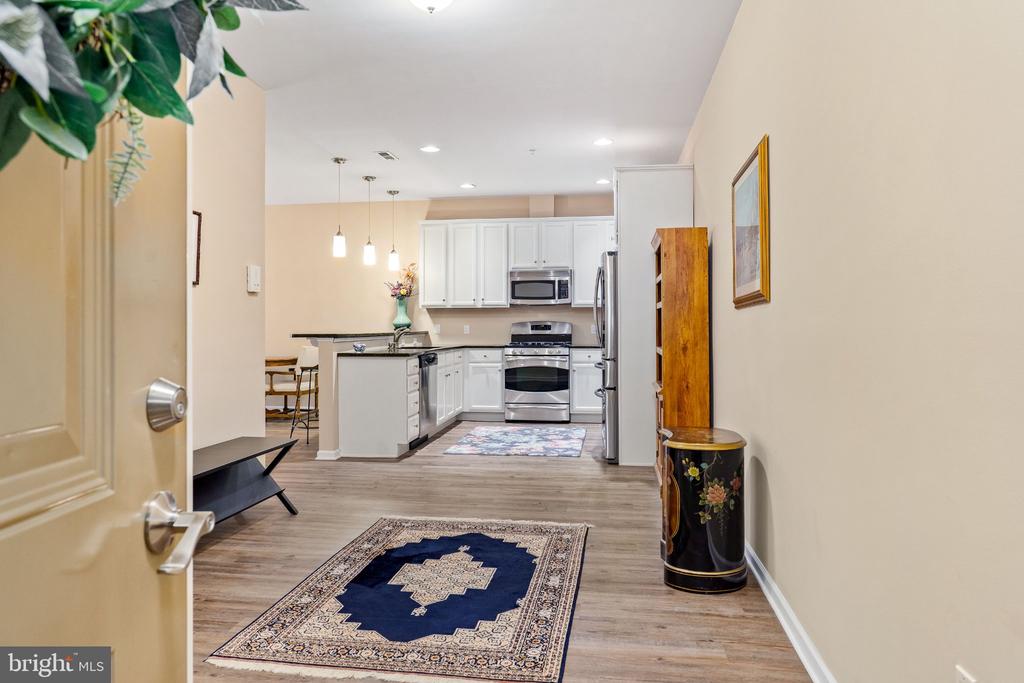113 E MAIN STREET Unit: 207