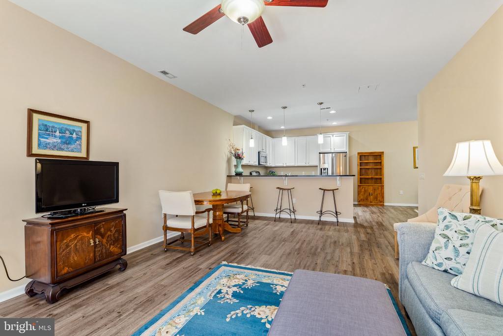 113 E MAIN STREET Unit: 207