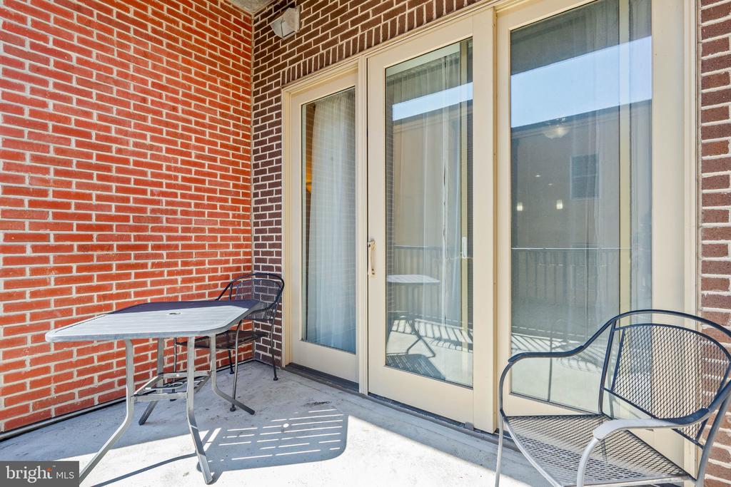 113 E MAIN STREET Unit: 207