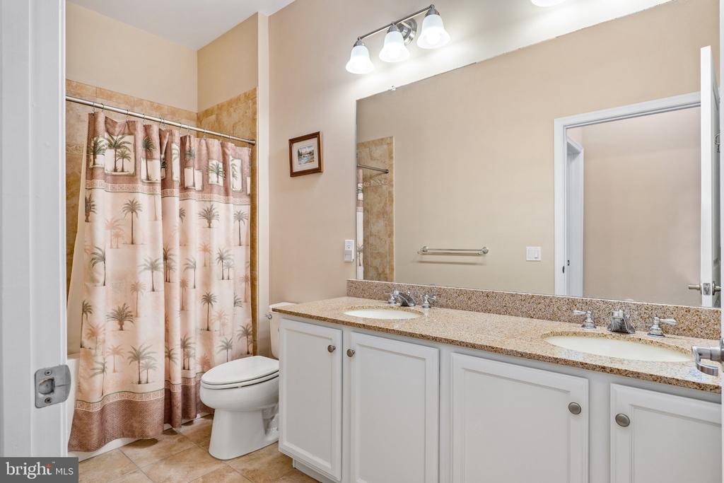 113 E MAIN STREET Unit: 207