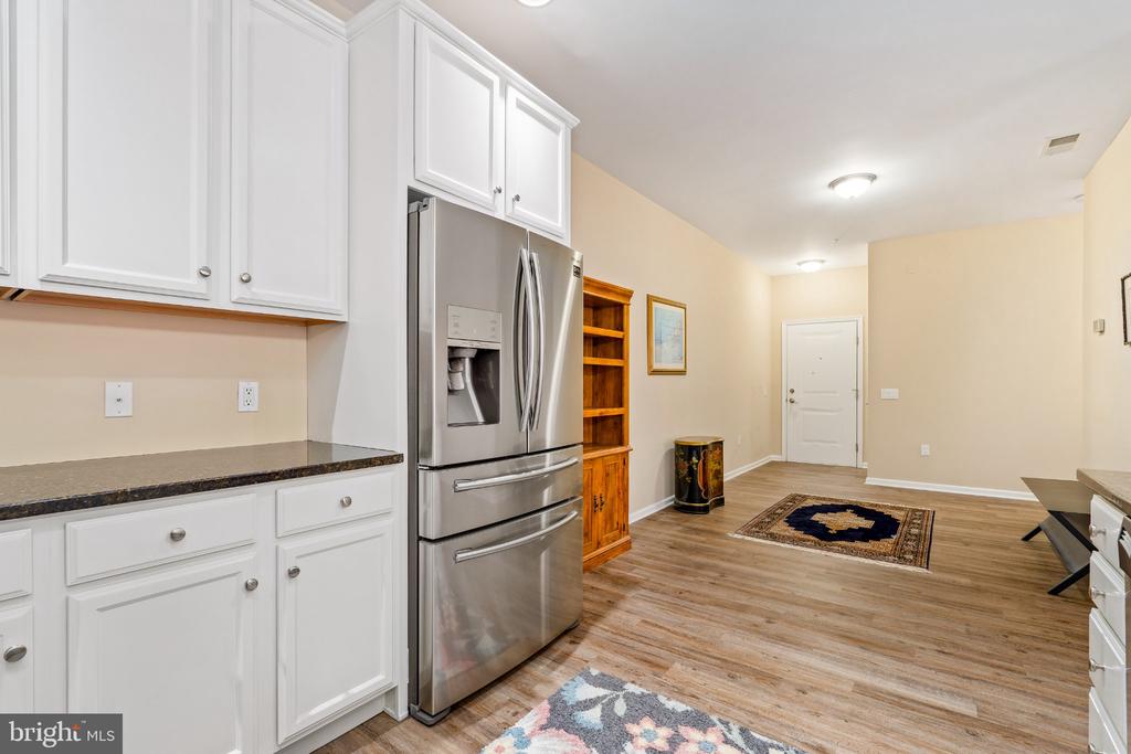 113 E MAIN STREET Unit: 207
