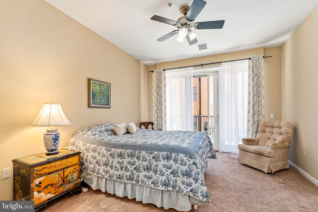 113 E MAIN STREET Unit: 207