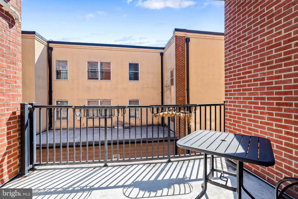 113 E MAIN STREET Unit: 207
