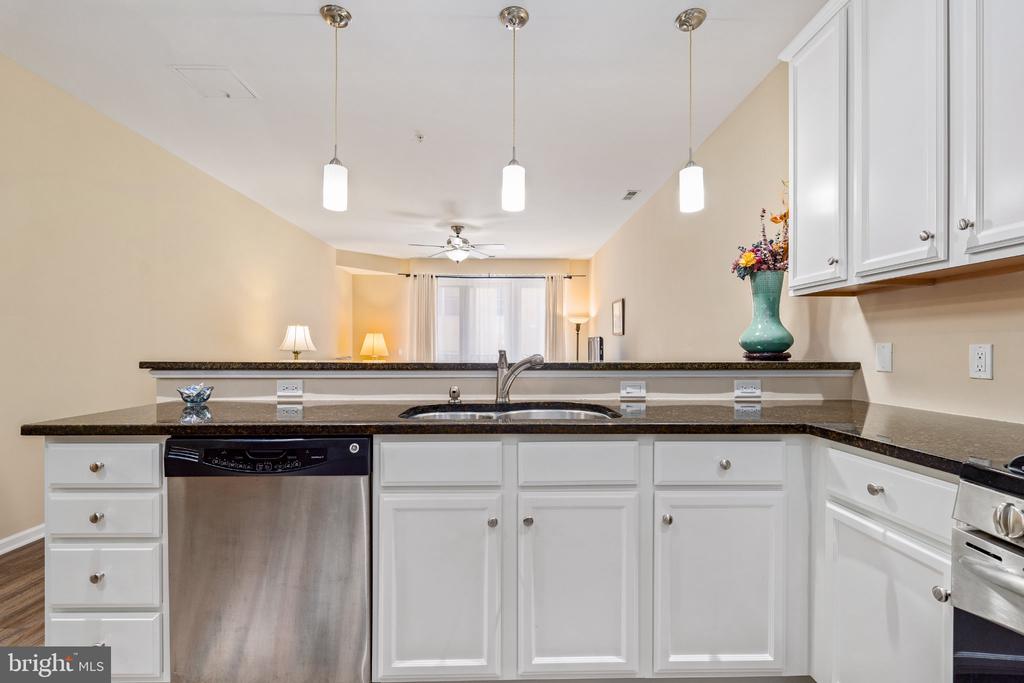 113 E MAIN STREET Unit: 207