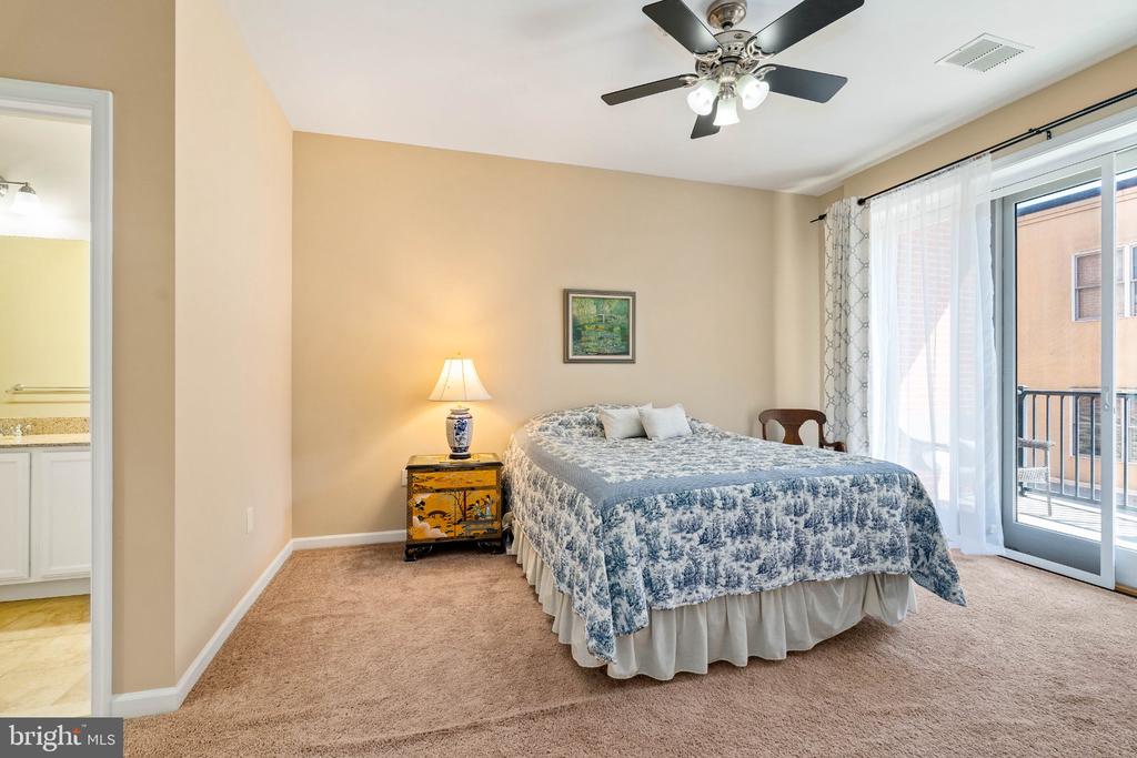 113 E MAIN STREET Unit: 207