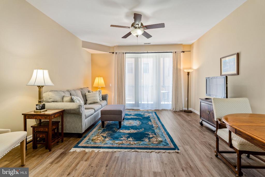 113 E MAIN STREET Unit: 207