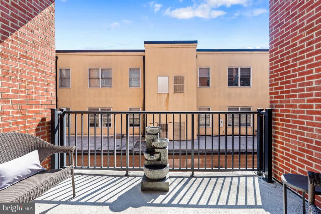 113 E MAIN STREET Unit: 207