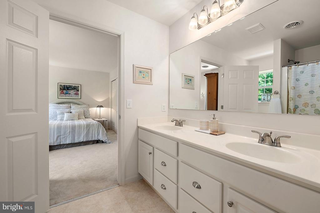 12 BAY OAK DRIVE