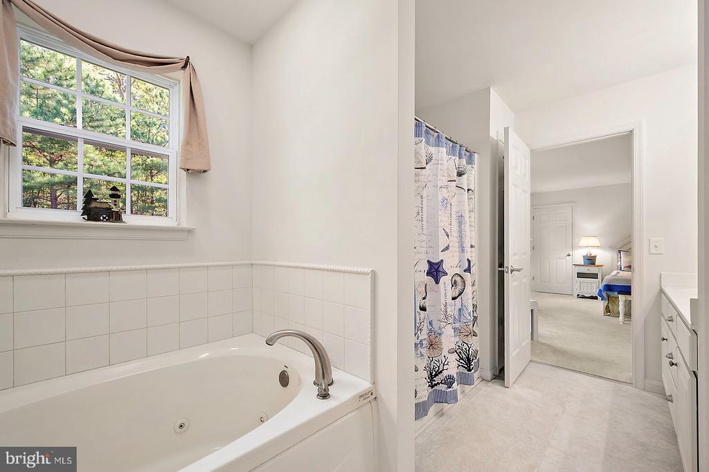 12 BAY OAK DRIVE