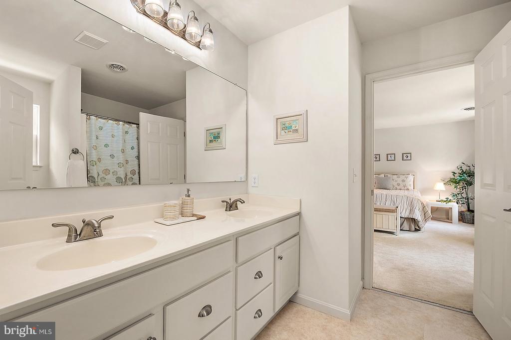 12 BAY OAK DRIVE