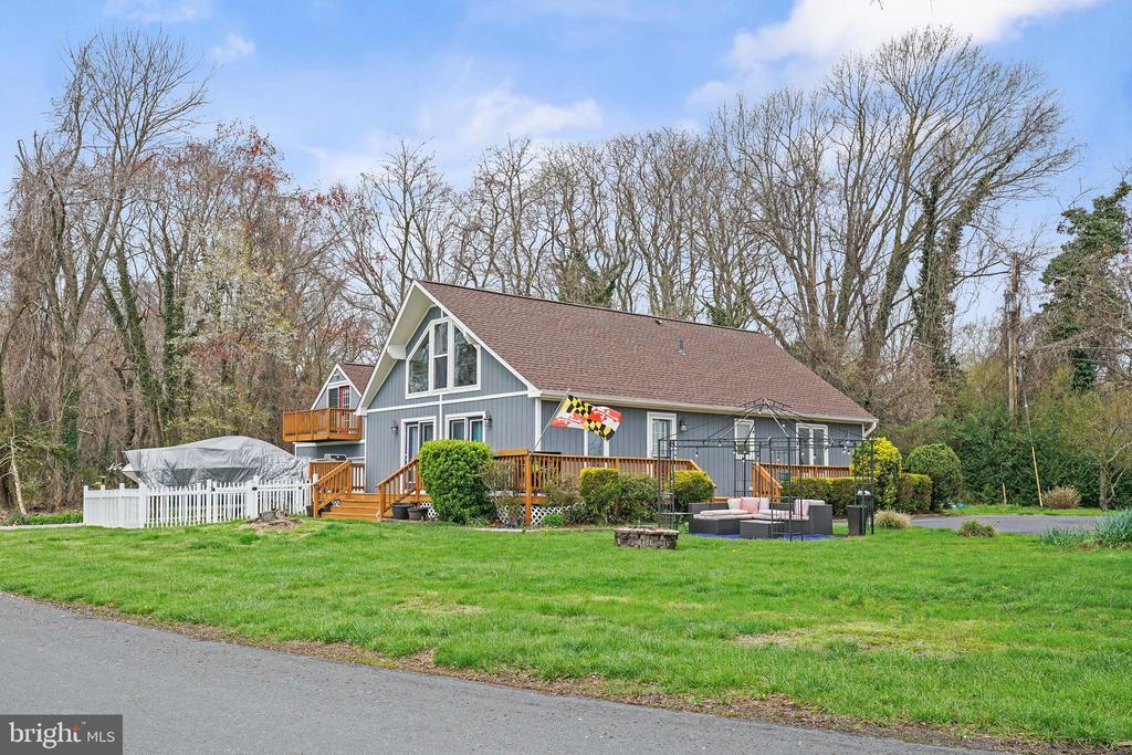 11 CRESCENT LANE