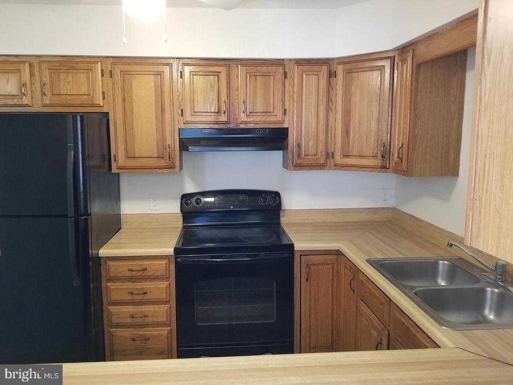 155 E VILLAGE ROAD