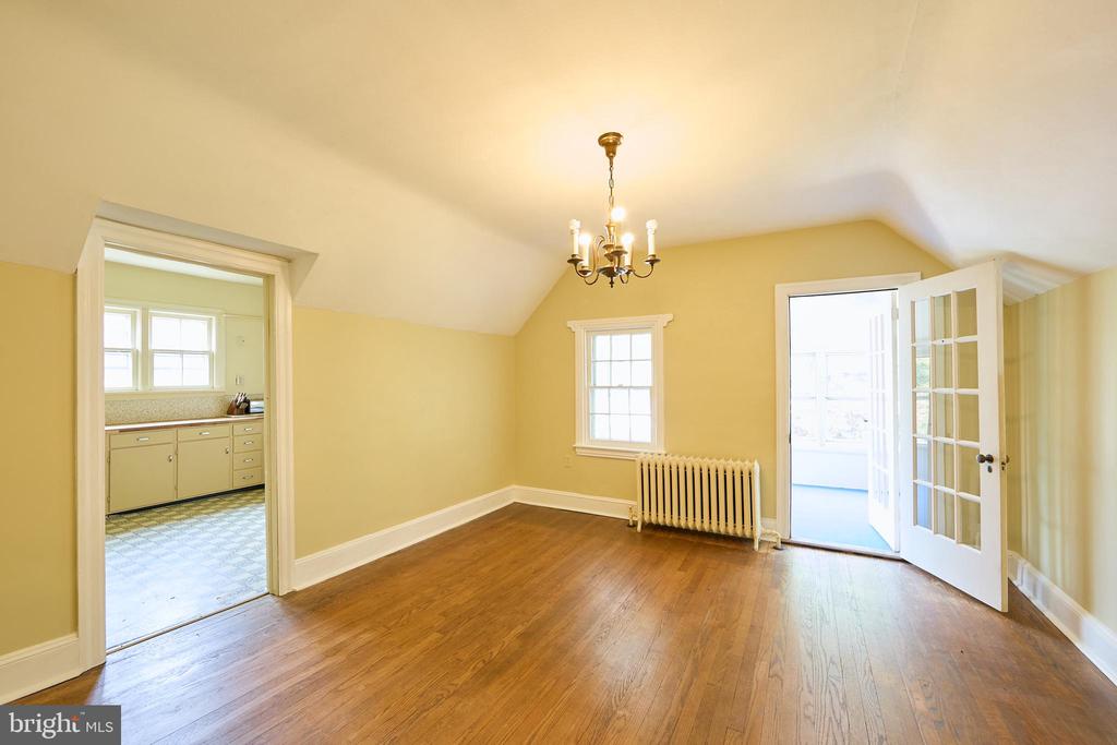 263 E MAIN STREET