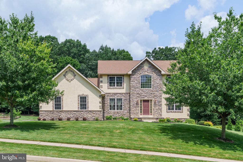 11 AUTUMN WOODS DRIVE