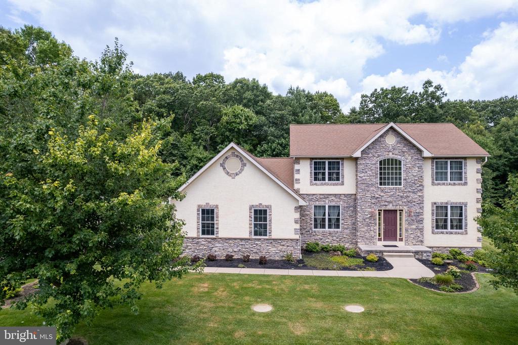 11 AUTUMN WOODS DRIVE
