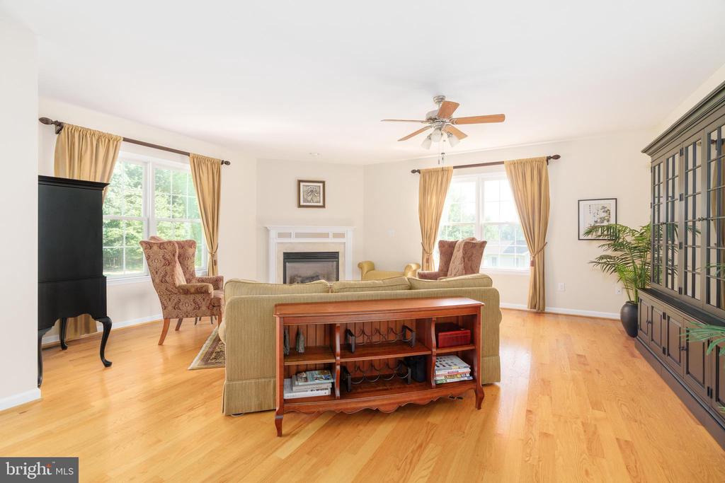 11 AUTUMN WOODS DRIVE