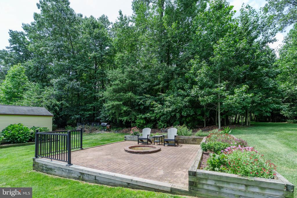 11 AUTUMN WOODS DRIVE