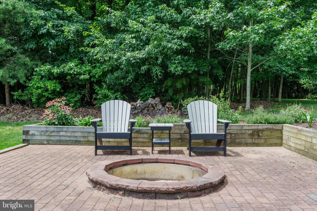 11 AUTUMN WOODS DRIVE