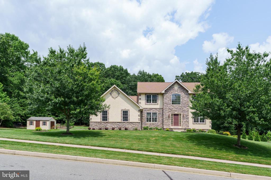 11 AUTUMN WOODS DRIVE
