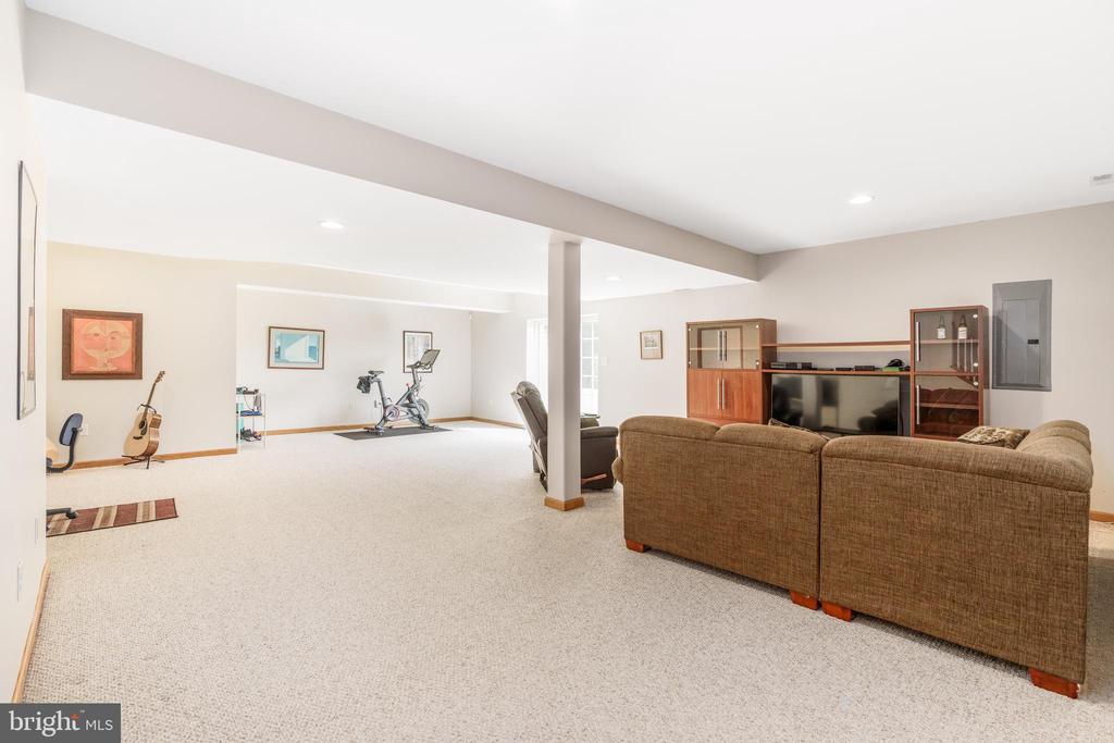 11 AUTUMN WOODS DRIVE
