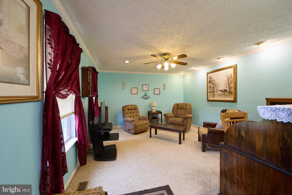 193 TALLY HO COURT