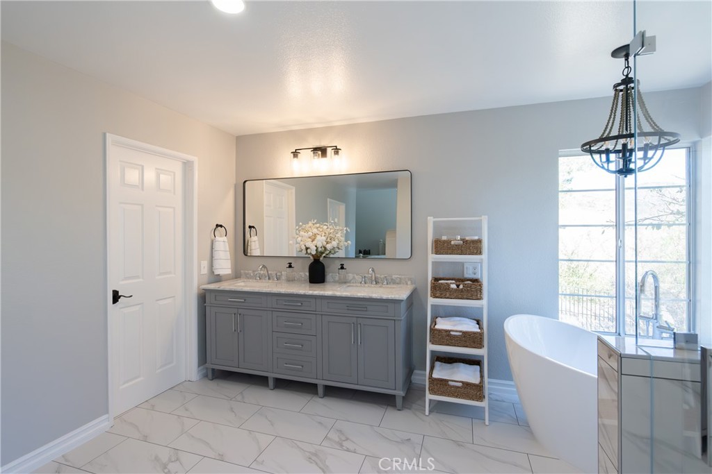 998 Blue Mountain Circle