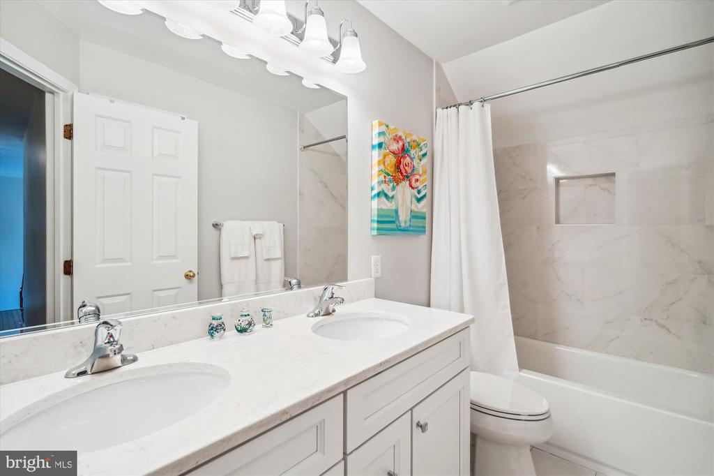 10003 LAWRENCE POND COURT