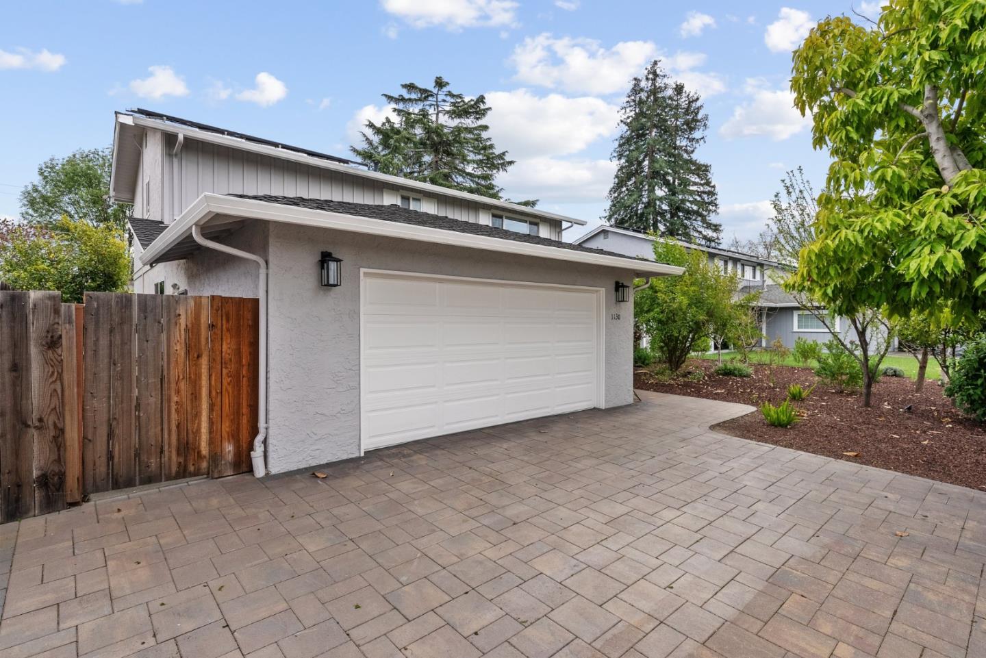 1130 Polk LN